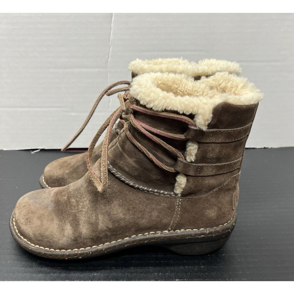UGG Caspia Boots Womens Sz 7 Tan Leather Shearling Lined Lace Up Booties #3335